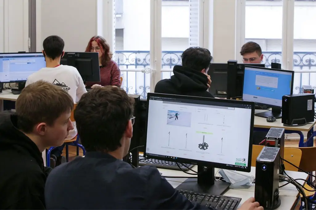 Etudiants en étude à l'école EAP de Grenoble