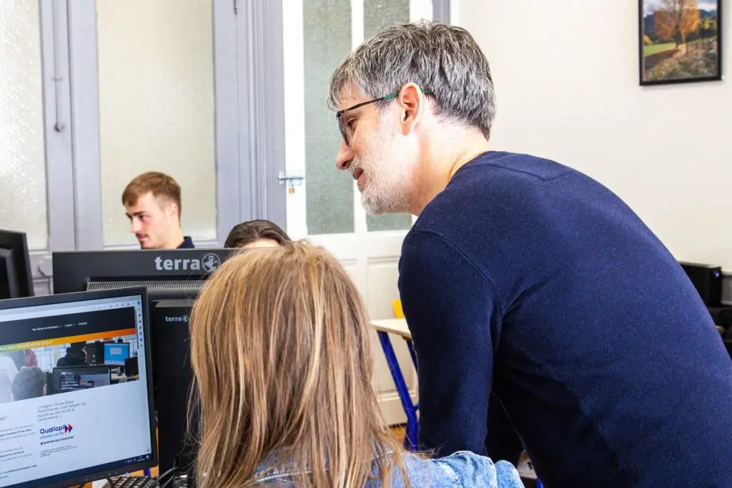Salle de cours avec des étudiants à l'école EAP de Grenoble.