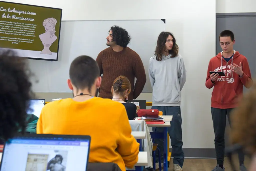 Exposé réalisé par des étudiants de l'école EAP Grenoble en formation audiovisuel.