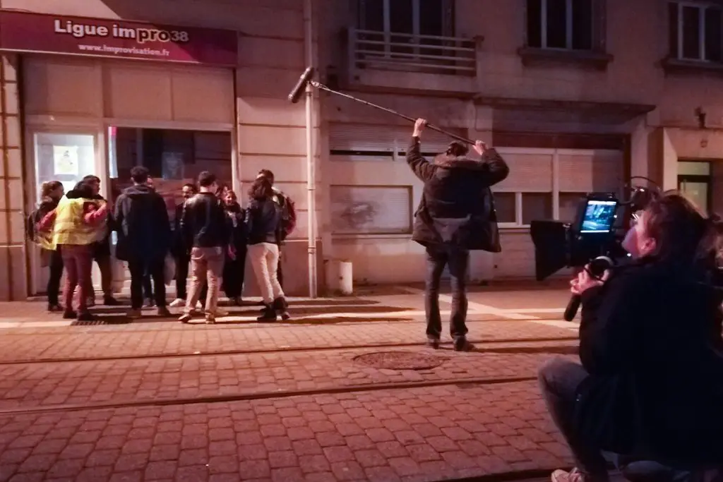 Tournage dans un rue de Grenoble, réalisé par les étudiants de l'école EAP en formation audiovisuel.
