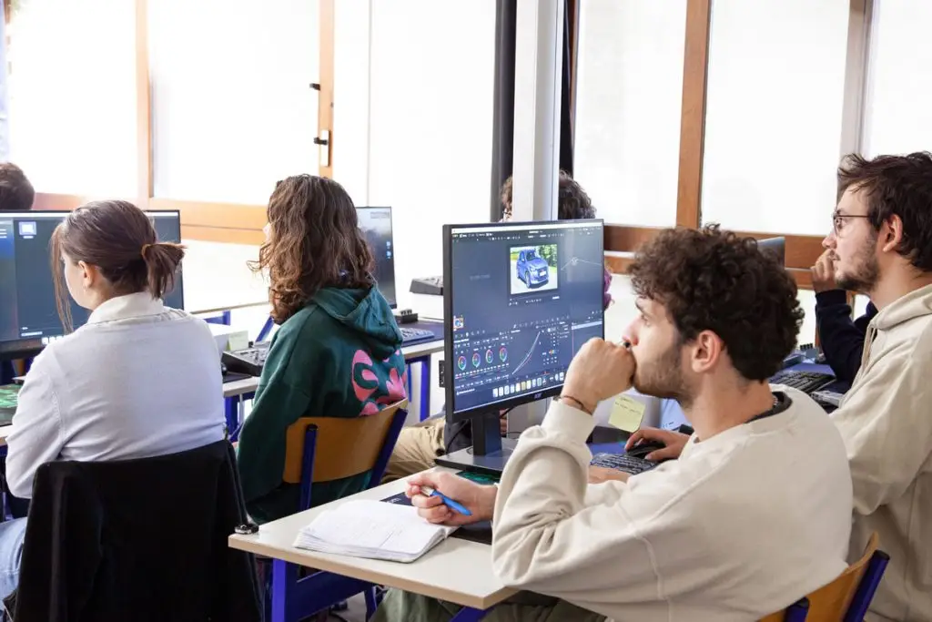Cours à l'école EAP Grenoble pour les élèves en formation audiovisuel.