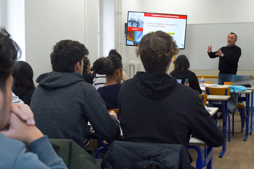 Cours de management à l'école EAP de Grenoble.