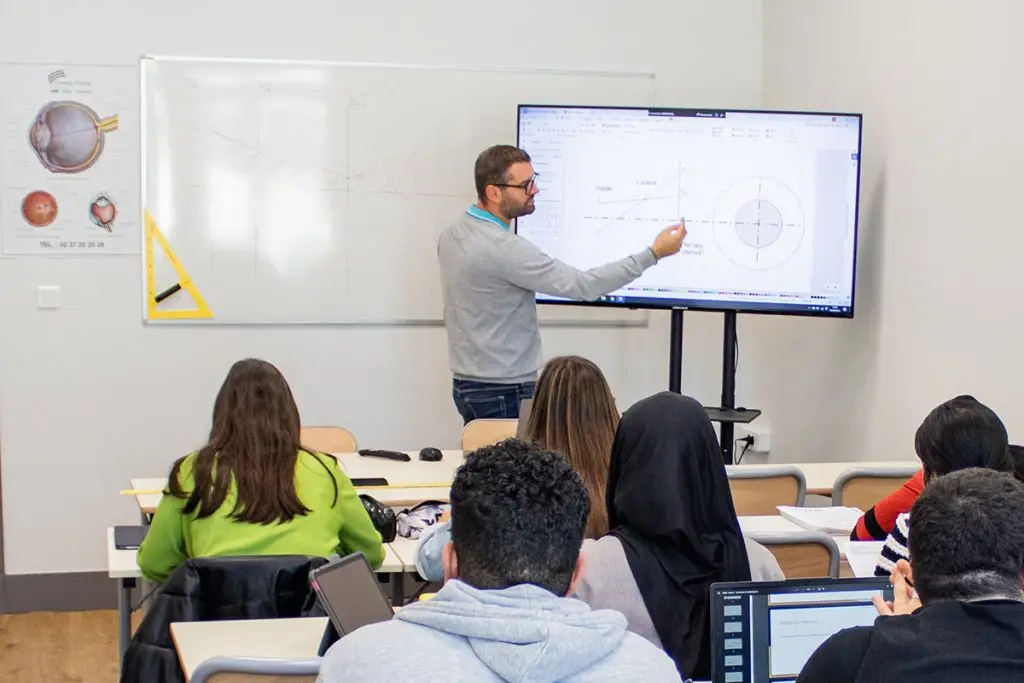 Salle de cours d'optique dispensé à l'école EAP de Grenoble.
